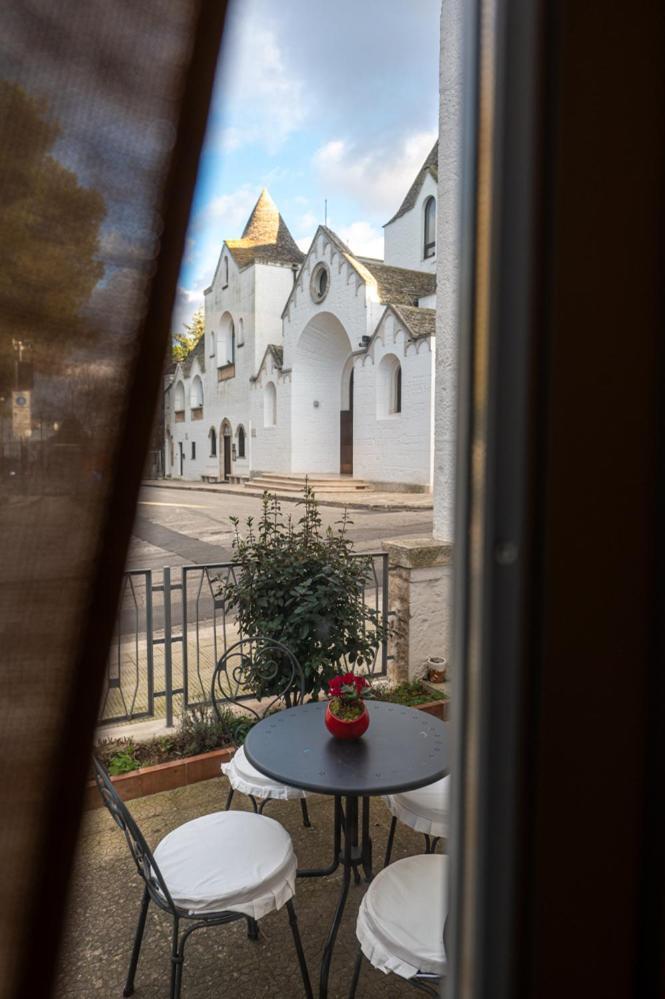 Dea Luxury Casa Vacanze- Zona Chiesa A Trullo - アルベロベッロ エクステリア 写真