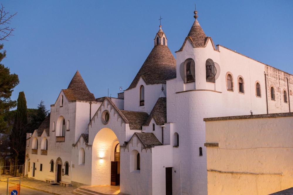 Dea Luxury Casa Vacanze- Zona Chiesa A Trullo - アルベロベッロ エクステリア 写真