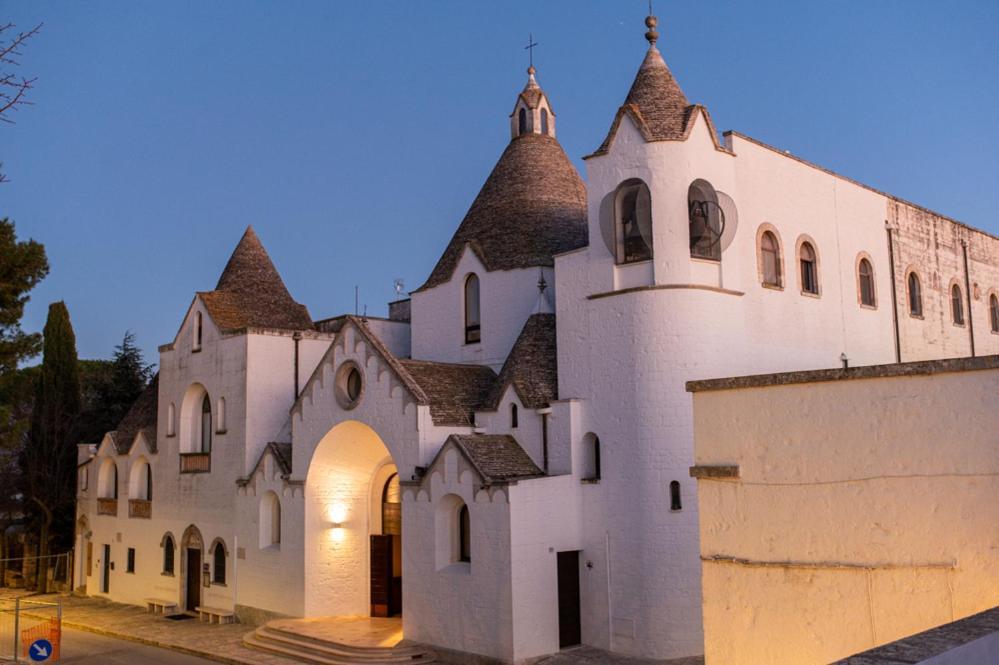Dea Luxury Casa Vacanze- Zona Chiesa A Trullo - アルベロベッロ エクステリア 写真