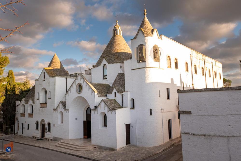 Dea Luxury Casa Vacanze- Zona Chiesa A Trullo - アルベロベッロ エクステリア 写真