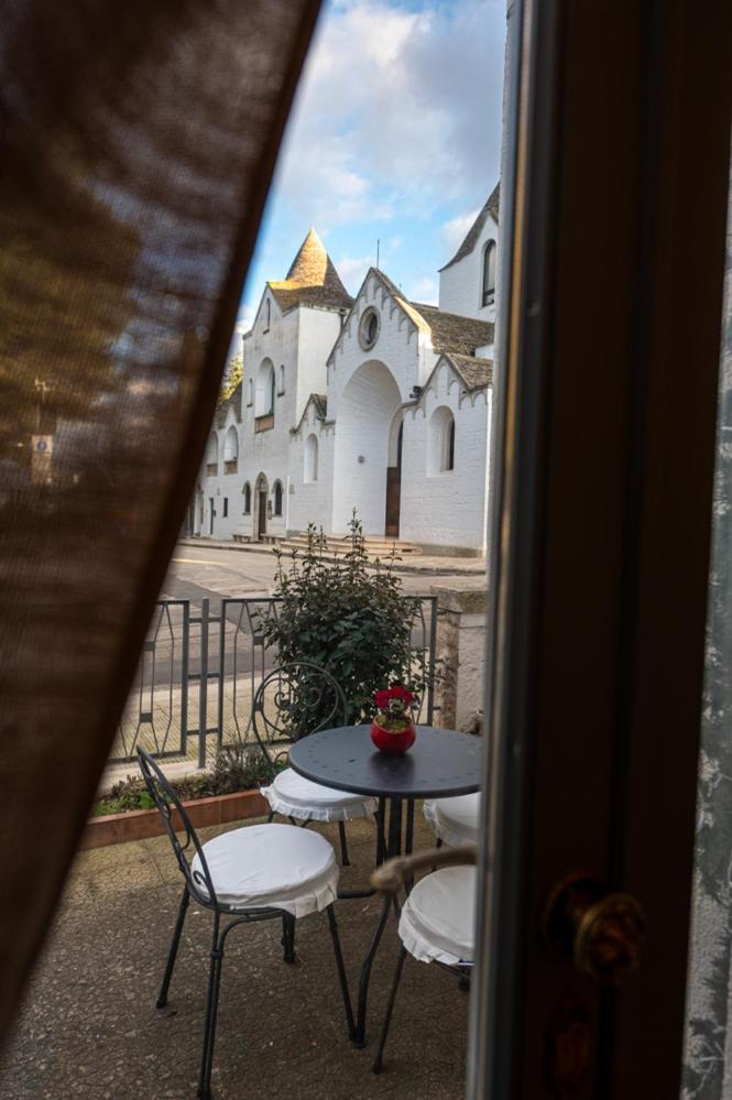 Dea Luxury Casa Vacanze- Zona Chiesa A Trullo - アルベロベッロ エクステリア 写真