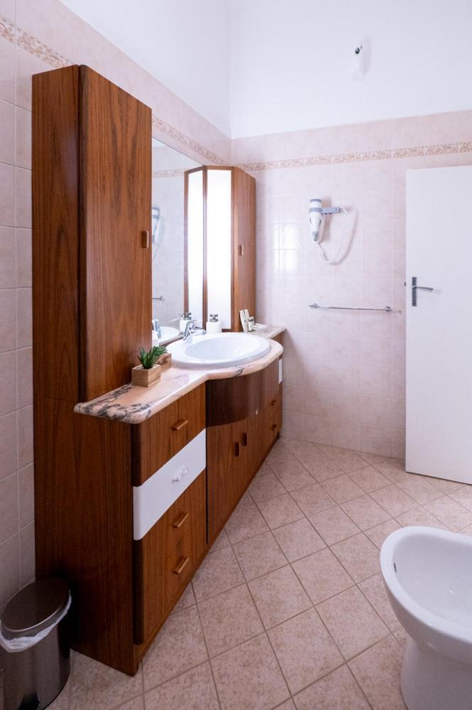 Dea Luxury Casa Vacanze- Zona Chiesa A Trullo - アルベロベッロ エクステリア 写真
