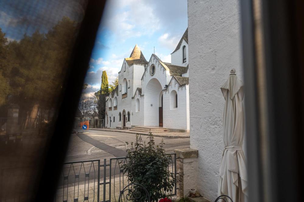 Dea Luxury Casa Vacanze- Zona Chiesa A Trullo - アルベロベッロ エクステリア 写真